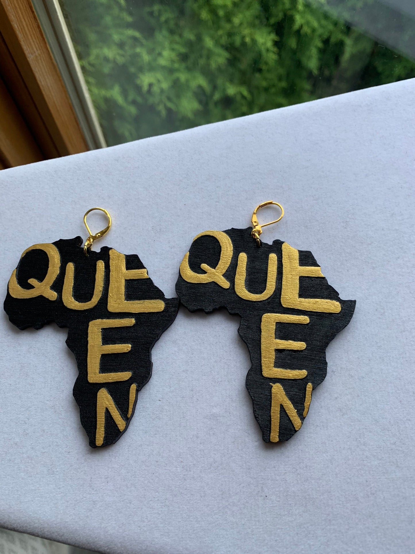 Queen Africa wood earrings, Black and gold Queen Africa wood earrings, Africa shaped earrings, African inspired earrings, handpainted wood